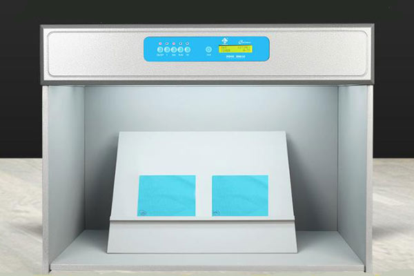 标准光源箱中最常见的标准光源是哪一种光源？